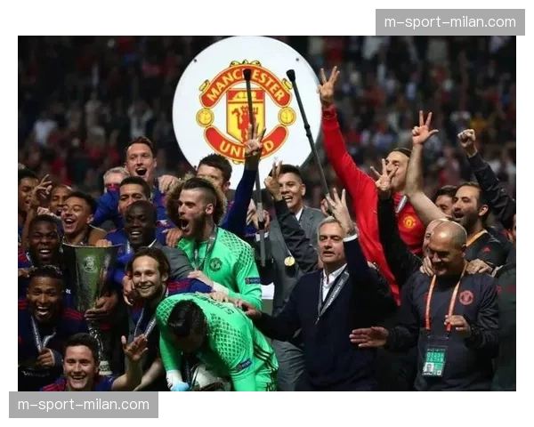 镜报：曼联今夏将获2亿镑引援资金，卡里克要求补充控球型中场